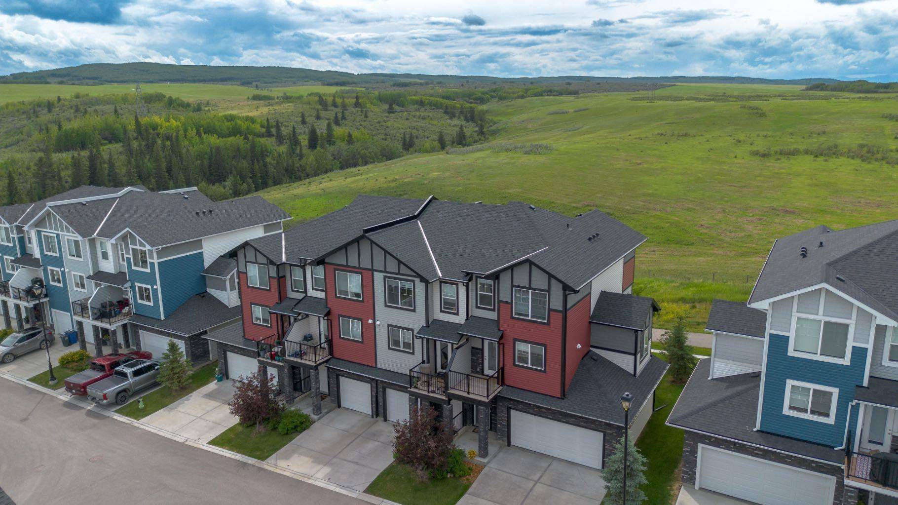 1703 Jumping Pound Common, Cochrane, AB T4C 2L1