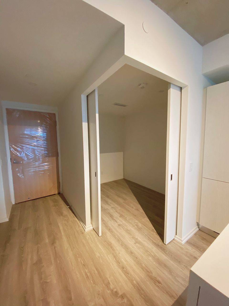 Toronto C10, ON M4S 0B1,5 Soudan AVE #618