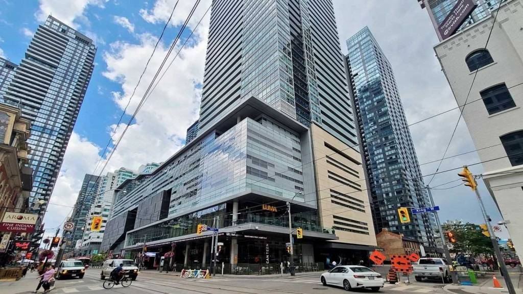 80 John ST #3207, Toronto C01, ON M5V 3X4