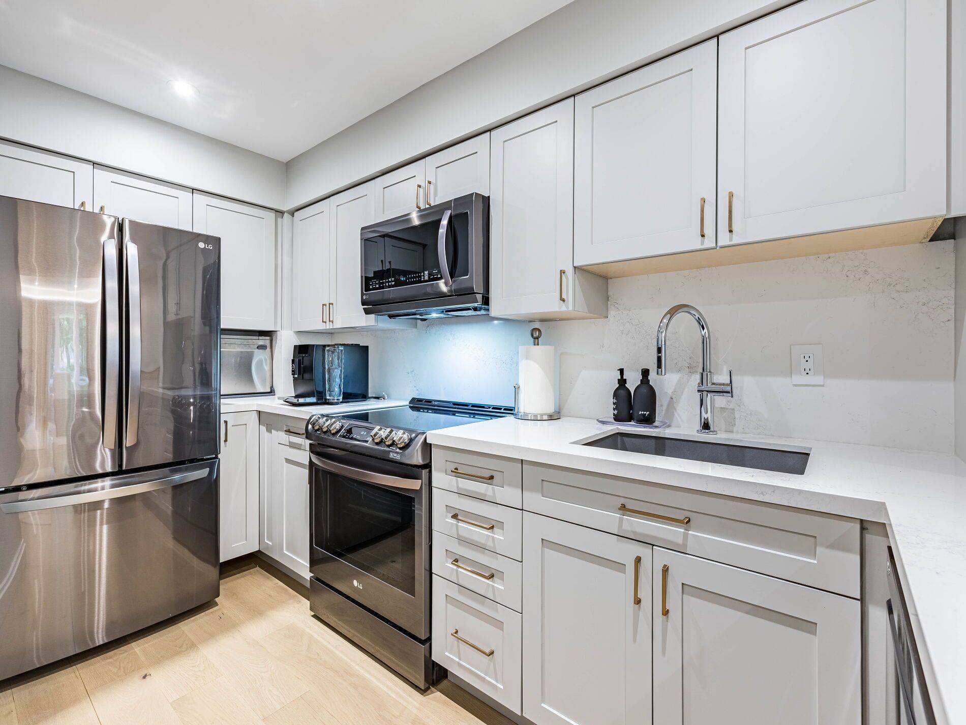 Toronto C02, ON M5R 3S7,217 St George ST #8
