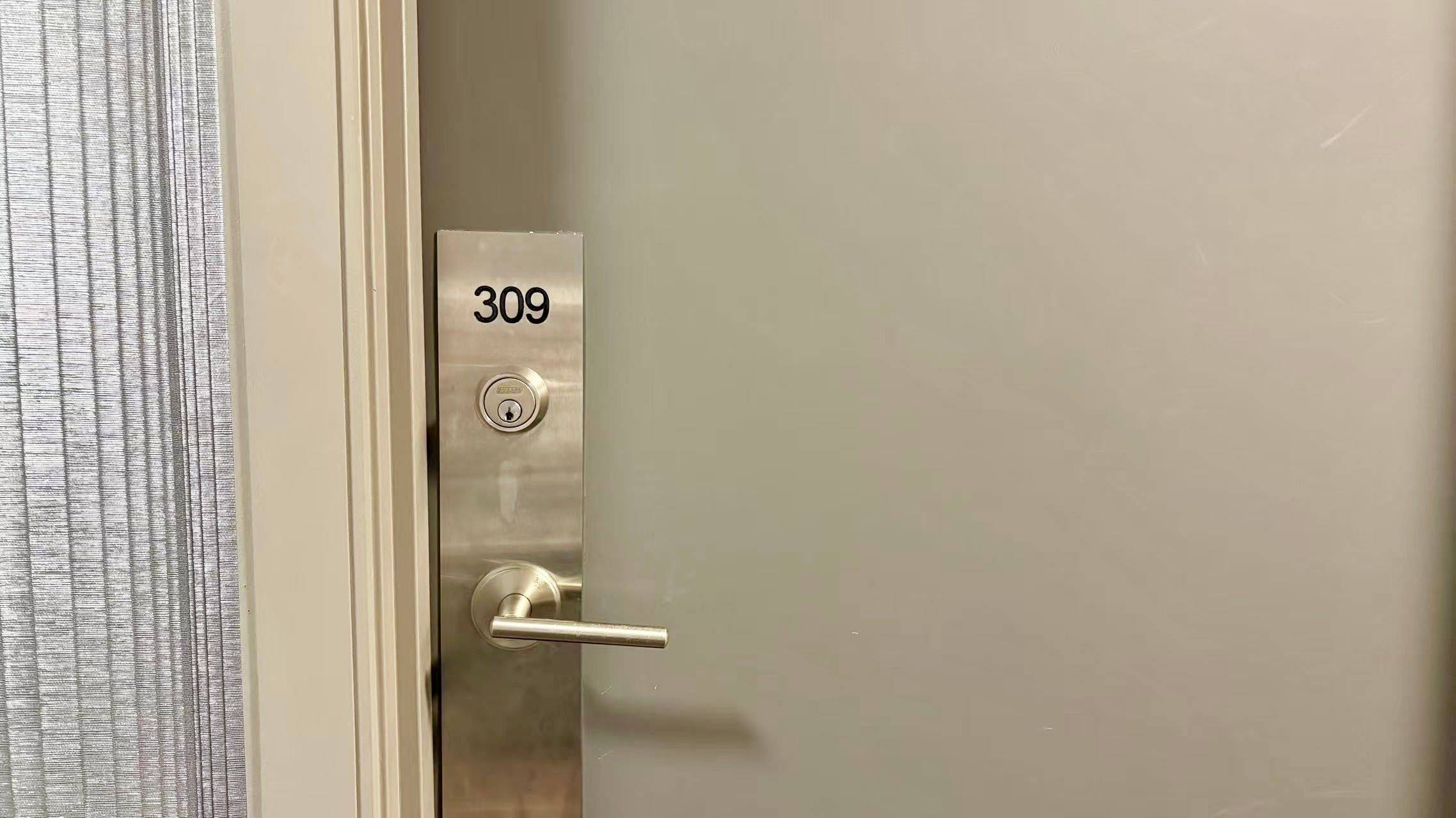 Richmond Hill, ON L4C 1V6,9600 Yonge ST #B309