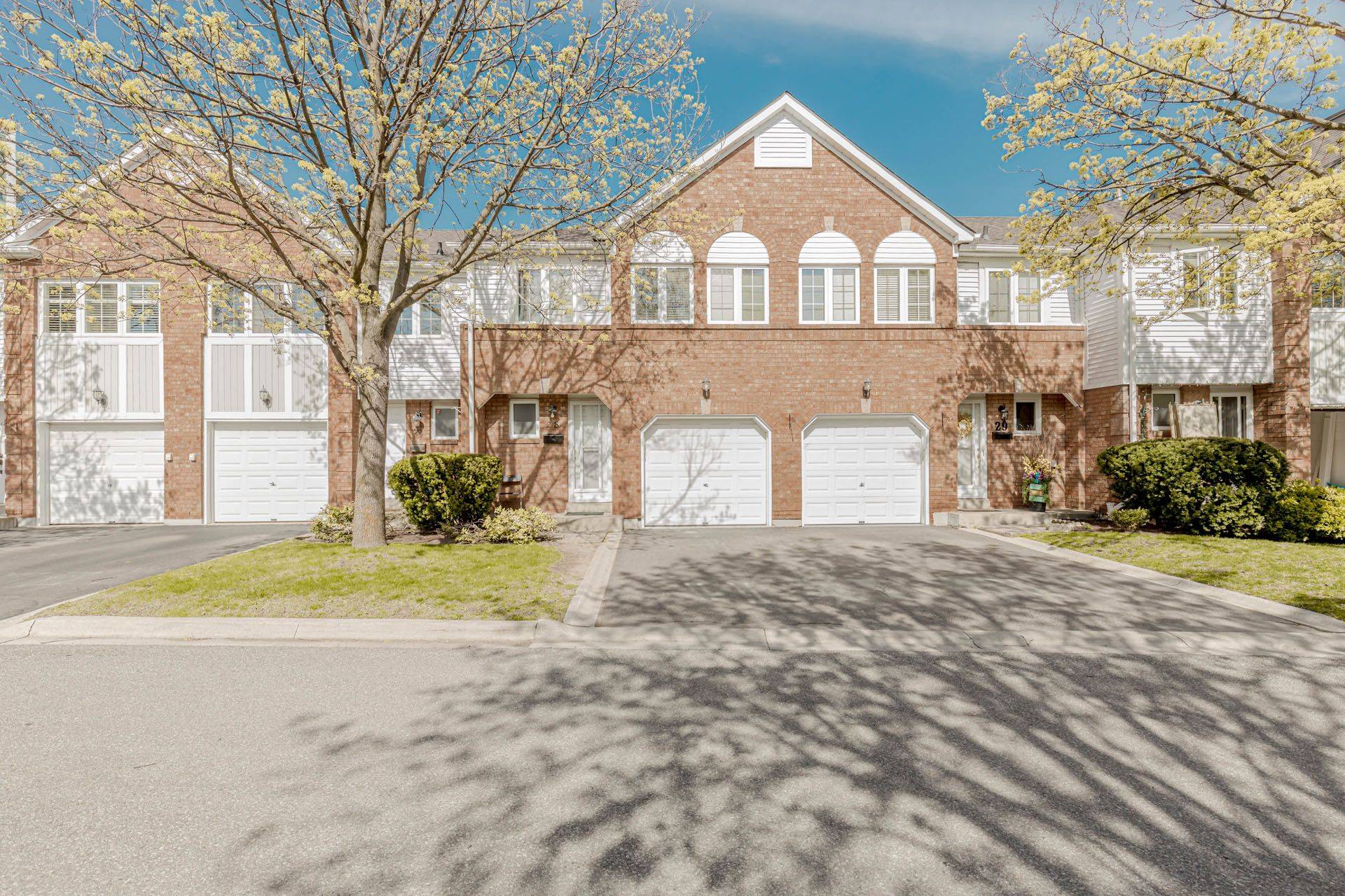 4605 Donegal DR #28, Mississauga, ON L5M 4X7