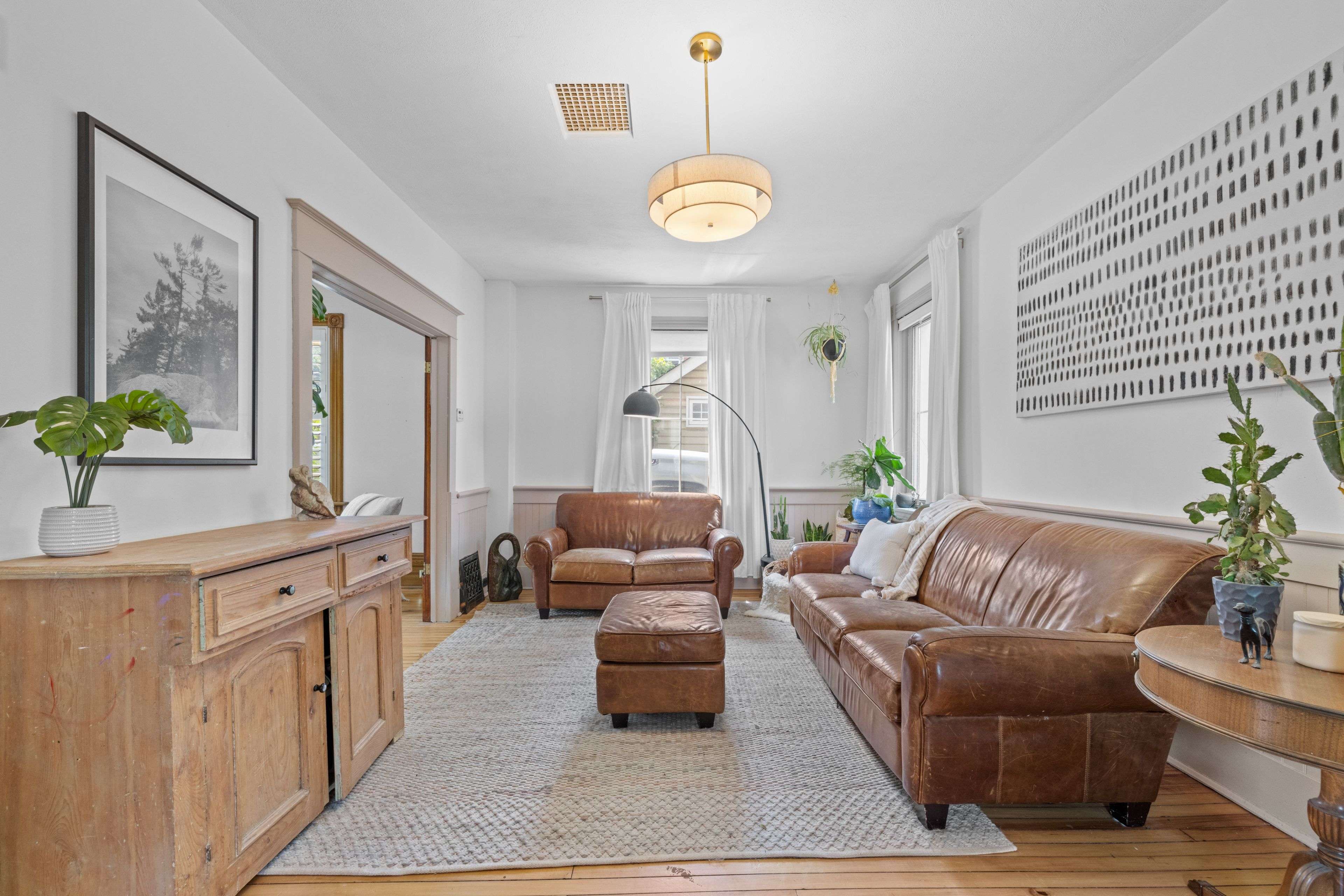 Selwyn, ON K0L 2H0,172 Queen ST