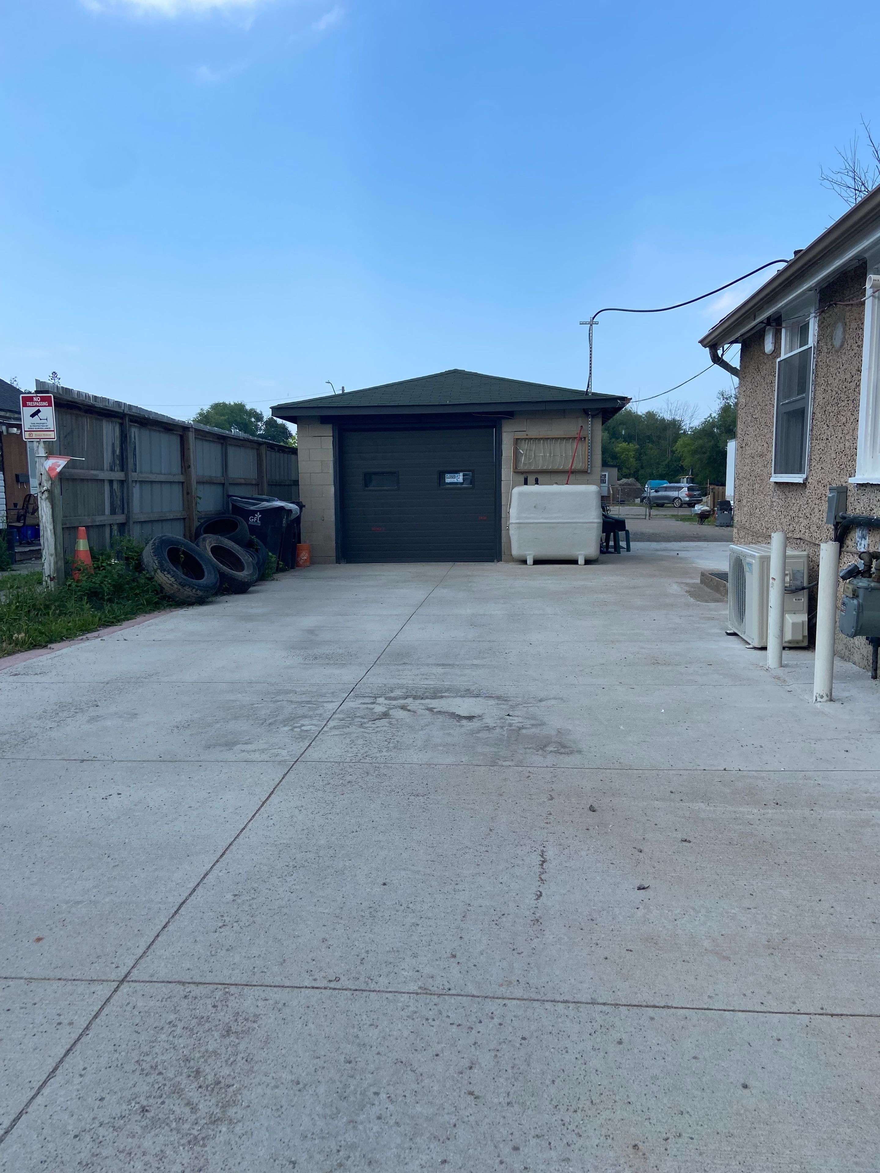 Hamilton, ON L8E 5L8,793 Barton ST