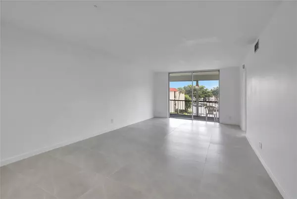 Pembroke Pines, FL 33025,9720 S Hollybrook Lake Dr #301