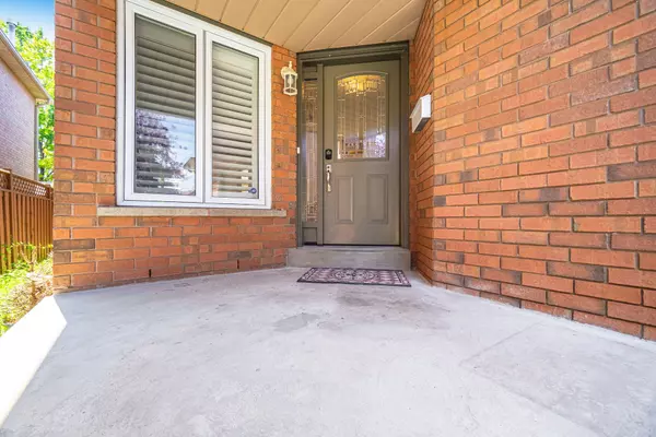 Mississauga, ON L5R 3N9,5630 Sparkwell DR