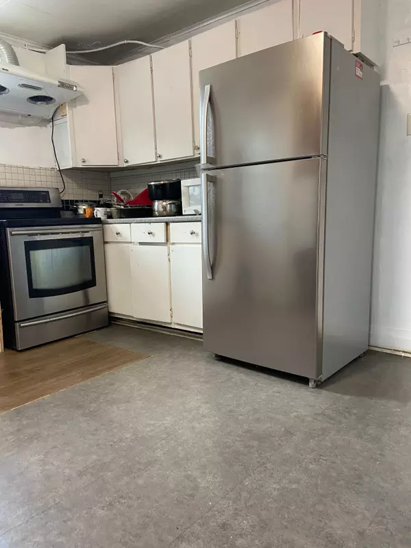 Hamilton, ON L8E 5L8,793 Barton ST