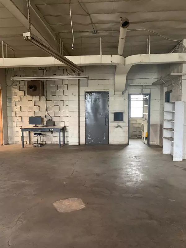 Guelph, ON N1E 6C2,21 Industrial ST