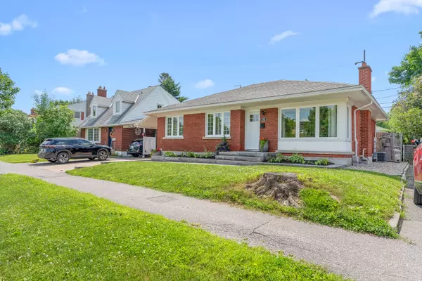 Elmvale Acres And Area, ON K1G 1P1,752 Smyth RD