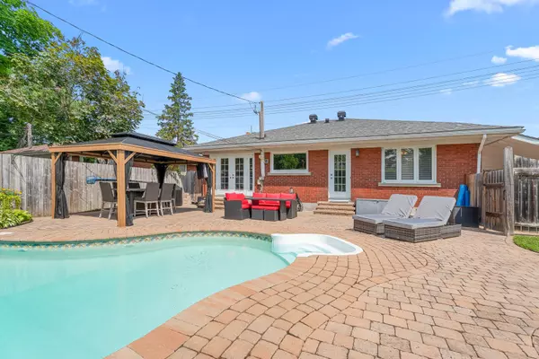 Elmvale Acres And Area, ON K1G 1P1,752 Smyth RD