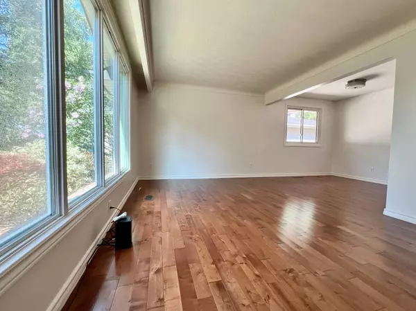 Niagara Falls, ON L2E 5W5,7253 Thornhill CRES #Main