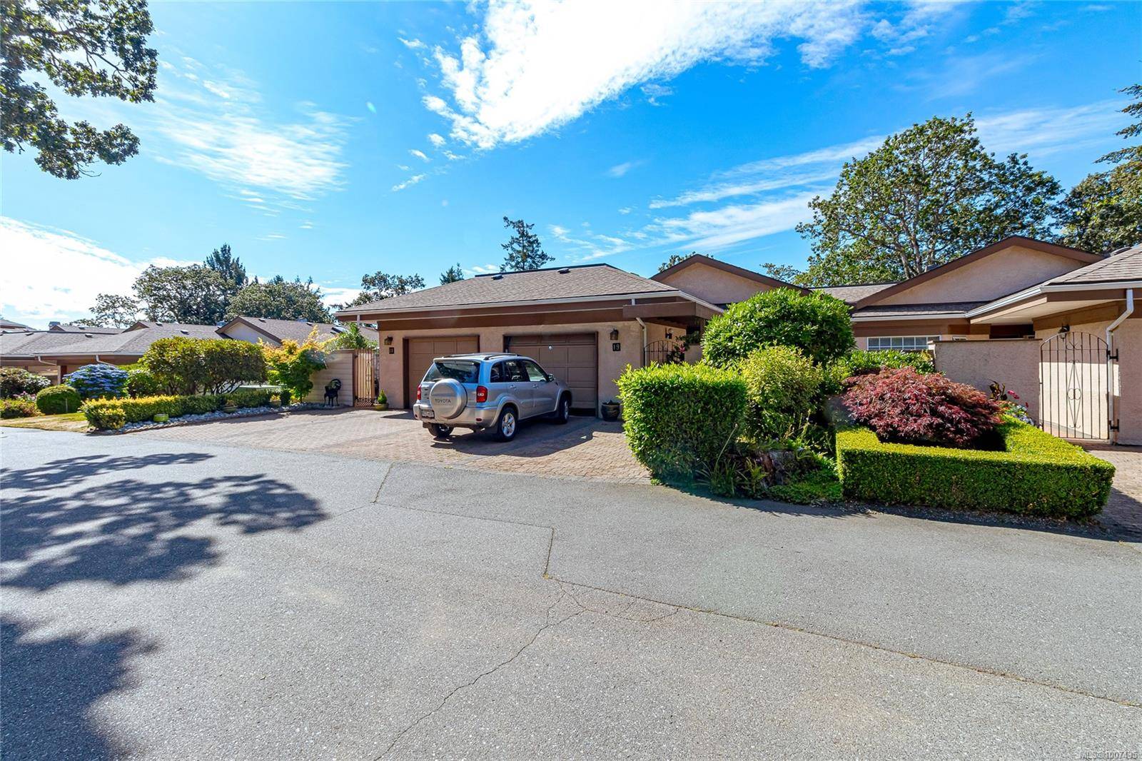 Saanich, BC V8Y 2Y6,901 Kentwood Lane #19