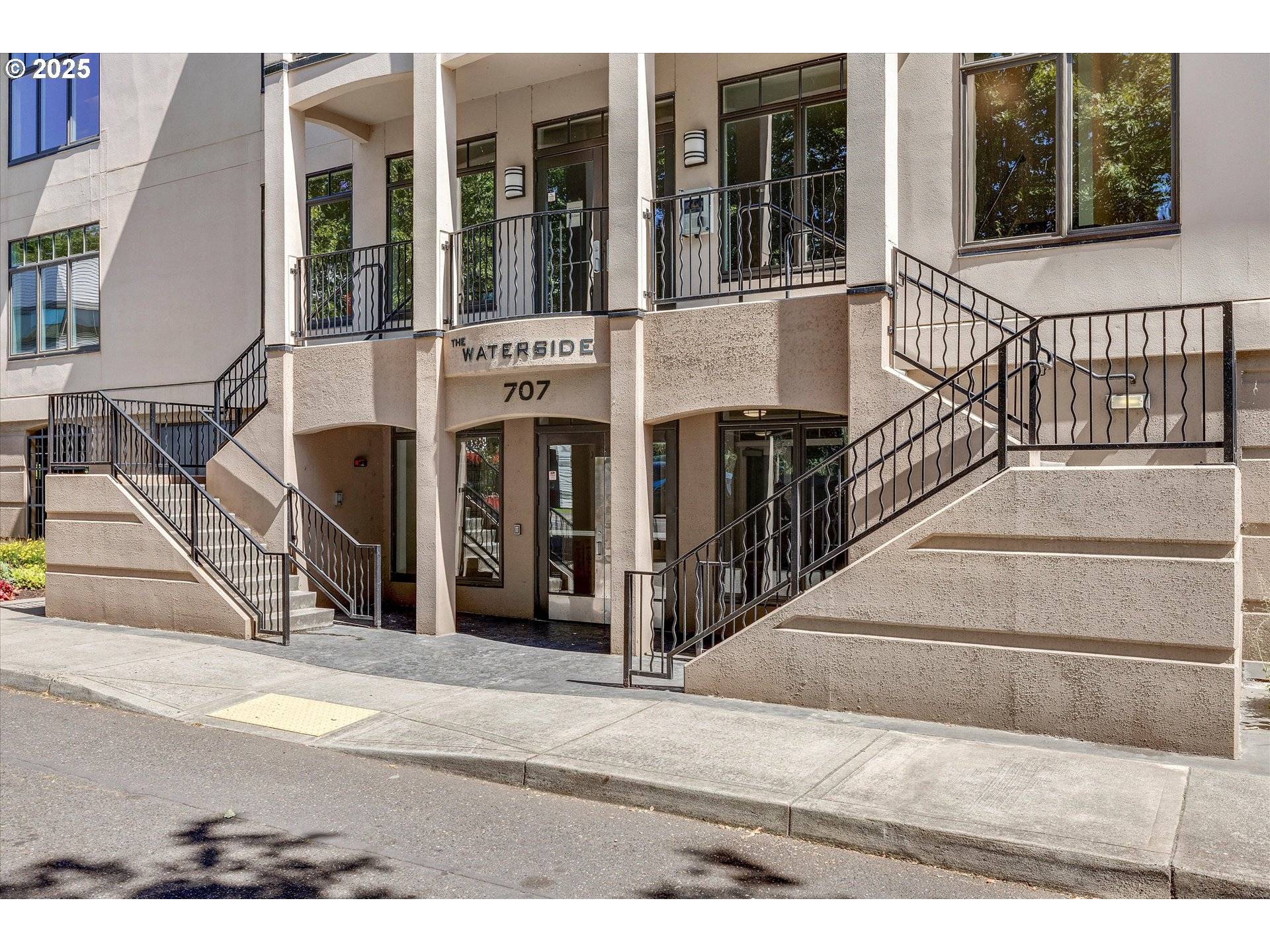 707 N HAYDEN ISLAND DR #215, Portland, OR 97217