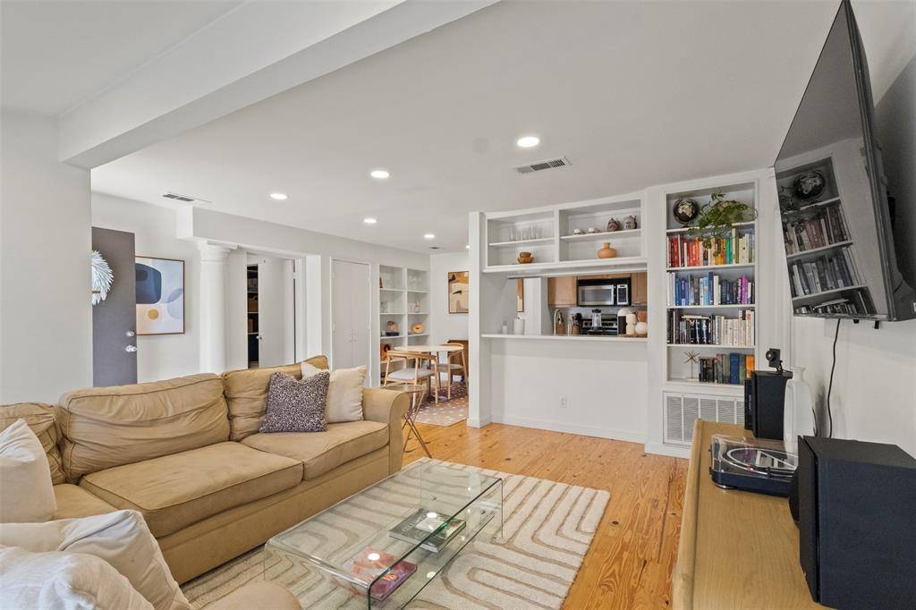 Dallas, TX 75205,4231 Travis Street #33