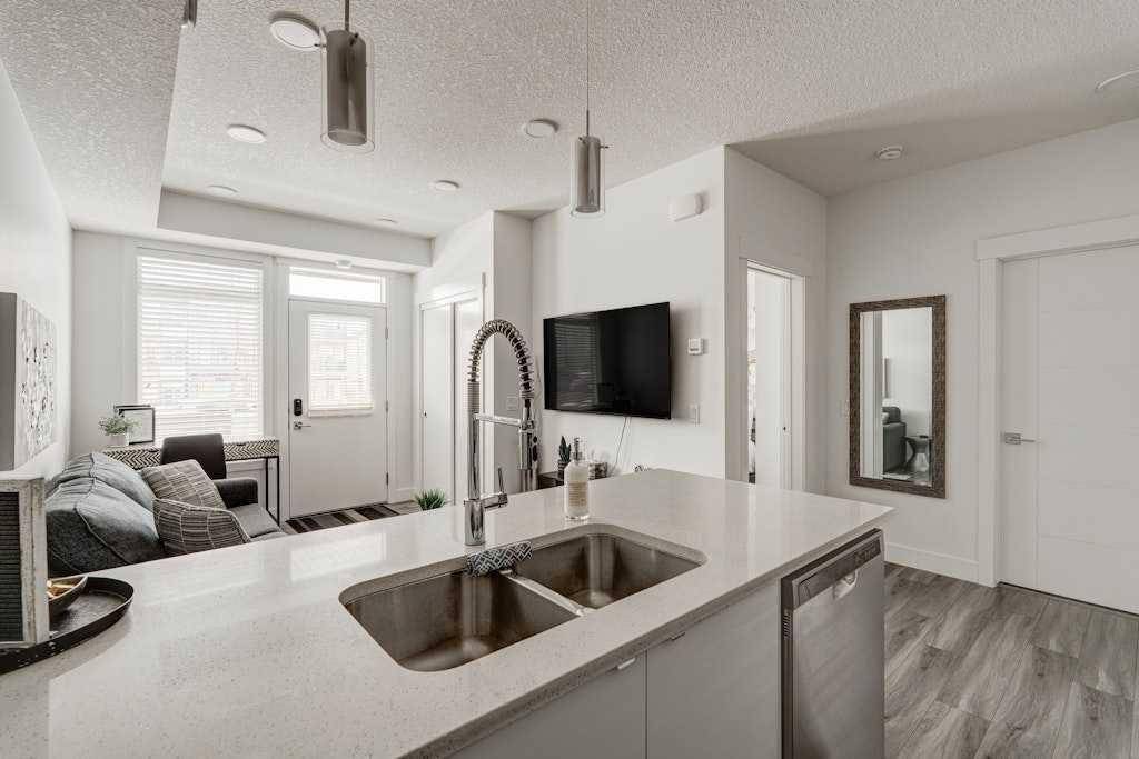 19615 45 ST SE, Calgary, AB T3M 3A7