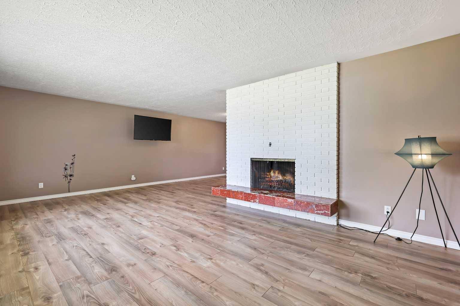 Calgary, AB T2W 0S4,71 Snowdon CRES Southwest