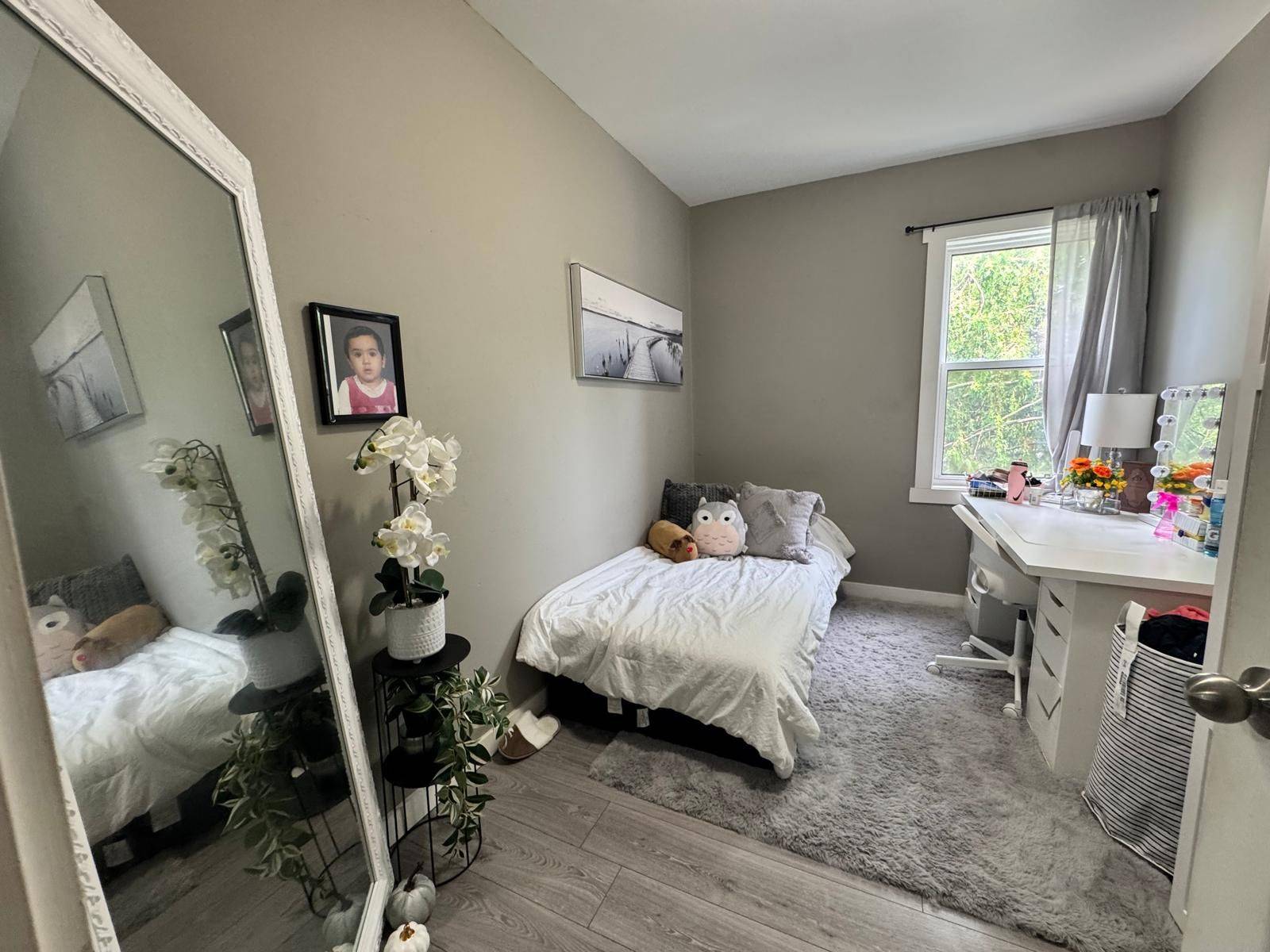 Oshawa, ON L1H 4B5,328 Centre ST S