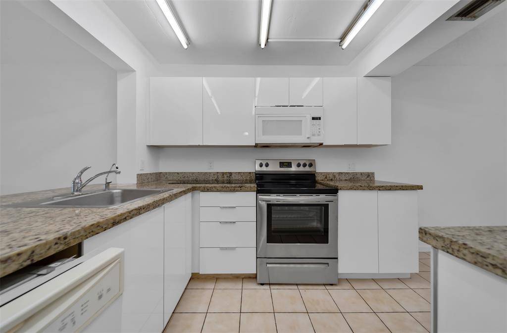 2031 Coral Ridge Dr #208S, Coral Springs, FL 33071