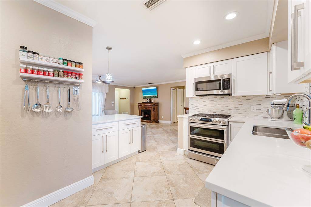 Sunrise, FL 33323,11541 NW 35th St