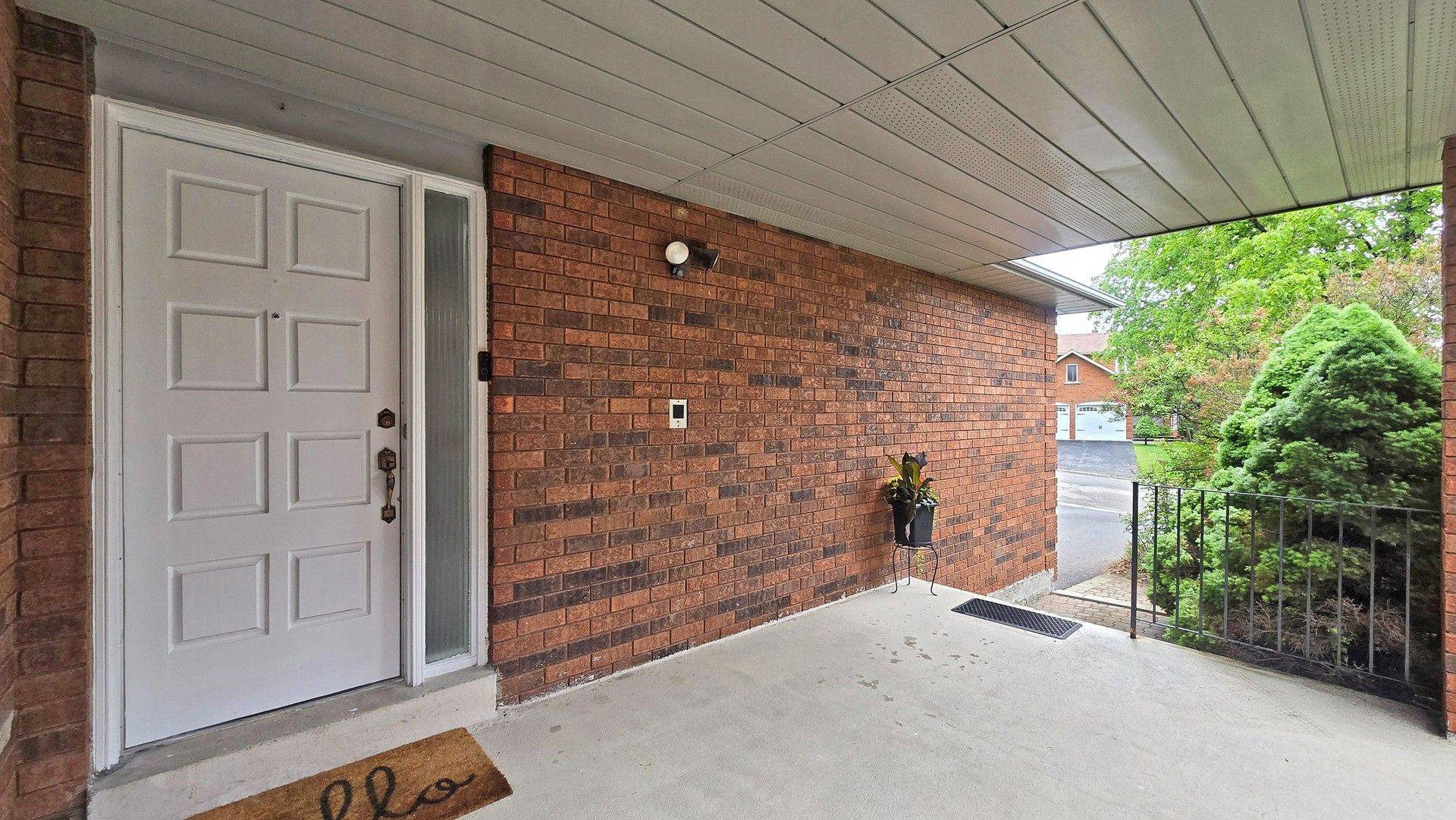 Markham, ON L3R 9G5,8 Muster CT