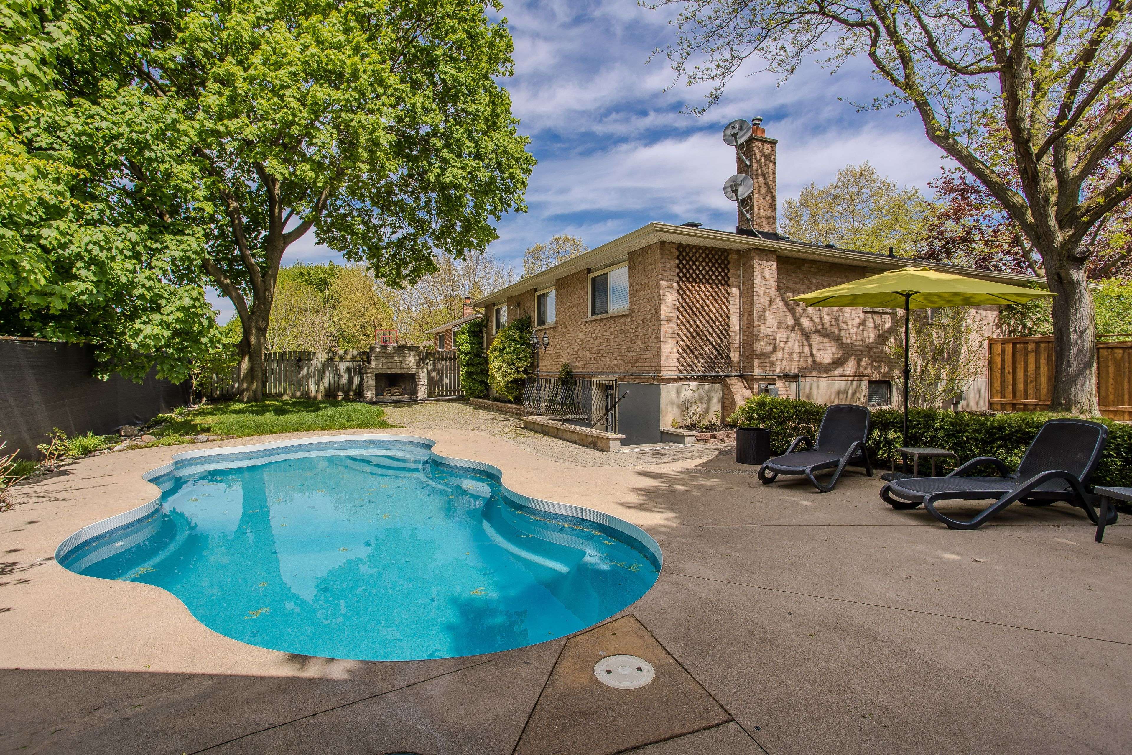 1128 Dowland CRES, Burlington, ON L7T 4C9