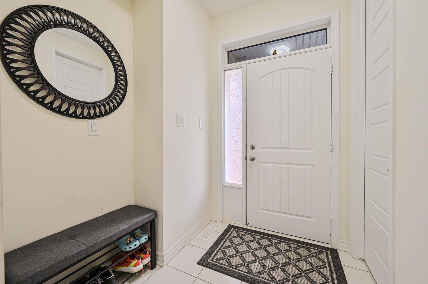 Milton, ON L9E 1R7,896 Sumac CRES