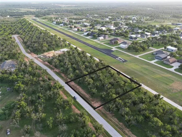 Granbury, TX 76049,919 E Landings Drive