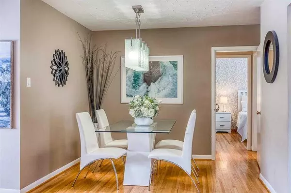 Calgary, AB T3E 4G6,5104 Grove Hill RD SW
