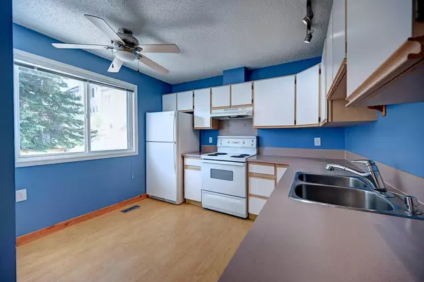 Calgary, AB T2W 2S6,999 Canyon Meadows DR Southwest #115