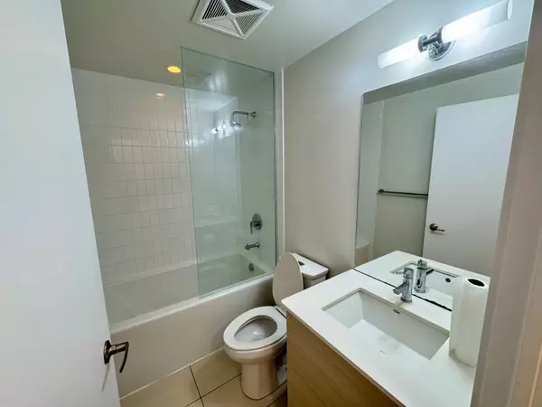 Toronto C01, ON M5T 0A9,210 Simcoe ST #2305