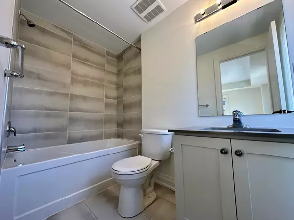 Richmond Hill, ON L4C 5W2,56 Elizabeth ST S #1306
