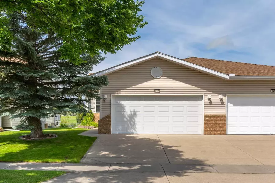 817 Riverside DR NW, High River, AB T1V 1S3
