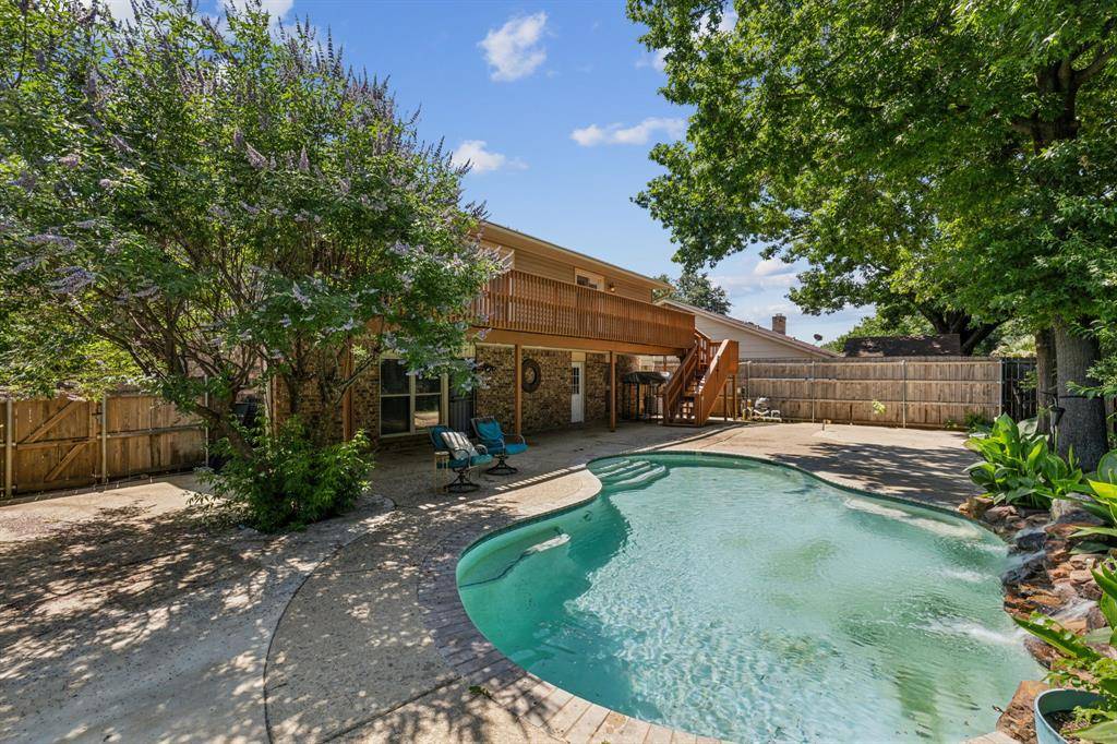 3233 Princess Street, Bedford, TX 76021