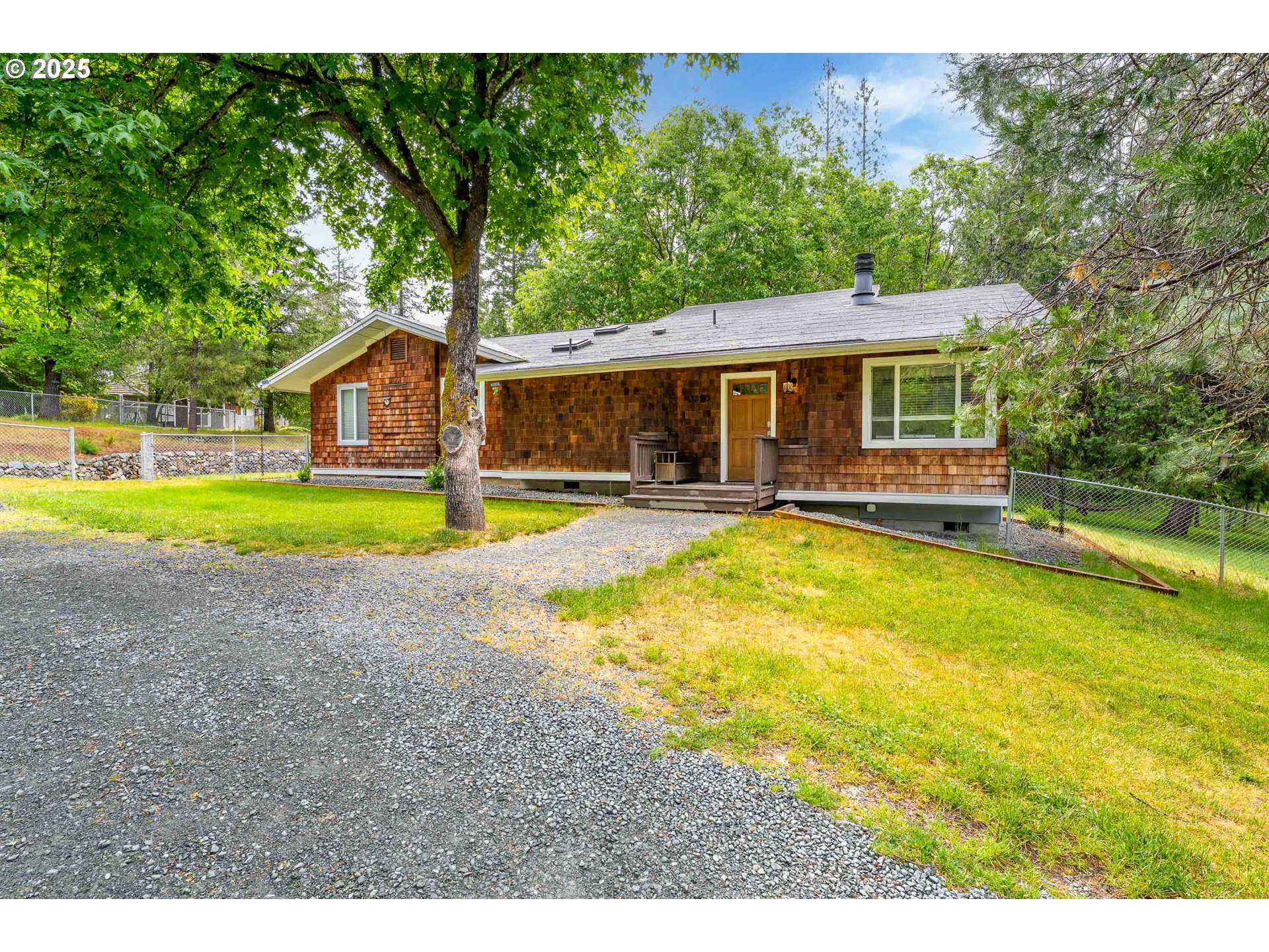 Rogue River, OR 97537,7320 W EVANS CREEK RD
