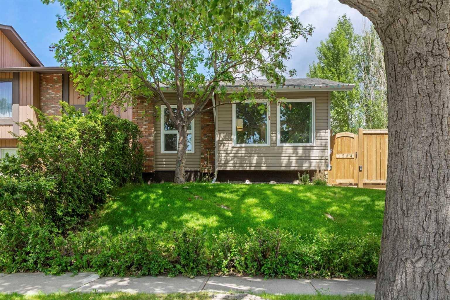Calgary, AB T3G1R1,1204 Ranchlands WAY Northwest