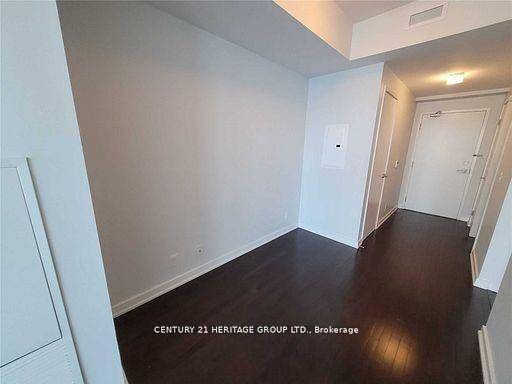 Toronto C01, ON M5J 2Z2,14 York ST #6304