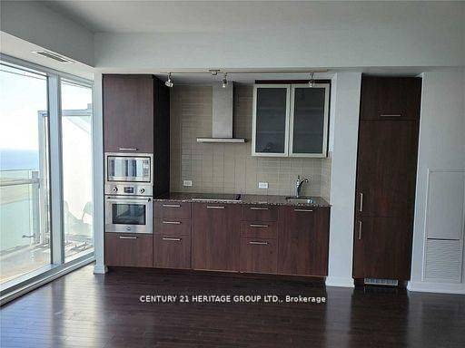 Toronto C01, ON M5J 2Z2,14 York ST #6304