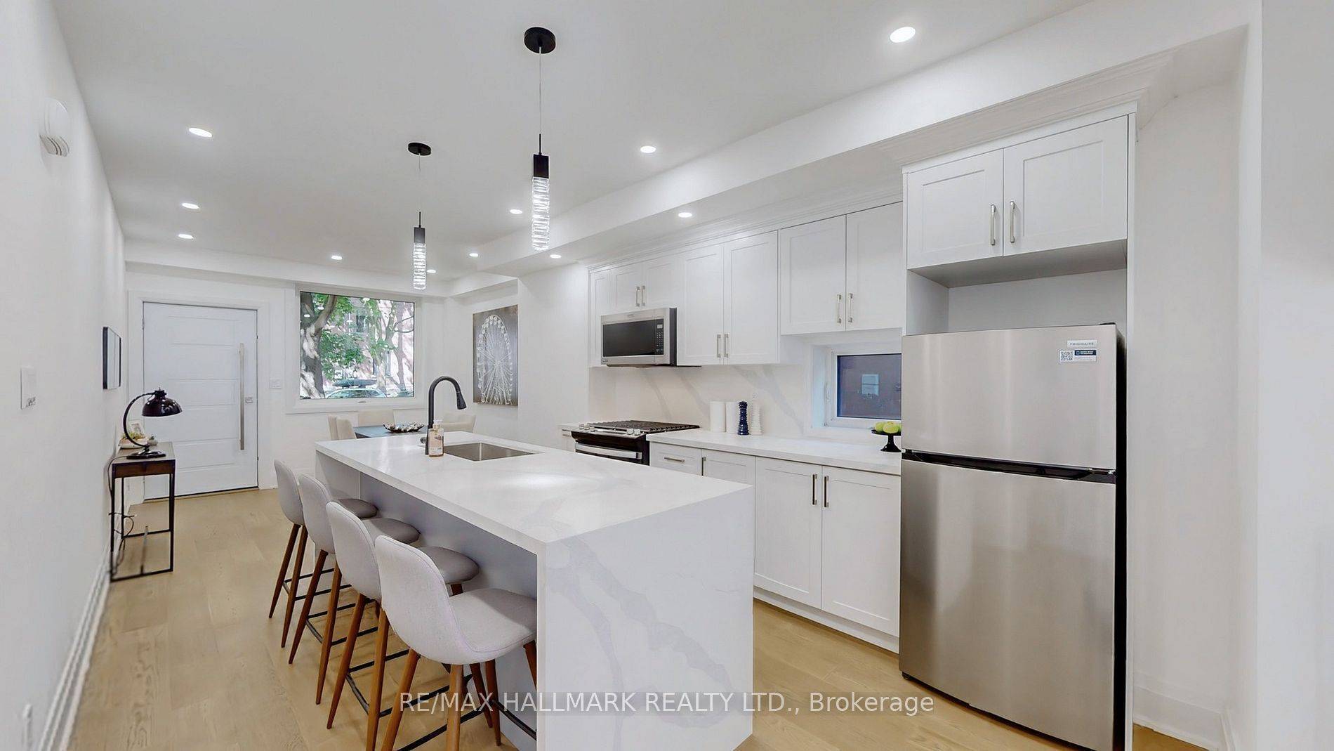 Toronto C02, ON M6G 2W5,755 Manning AVE