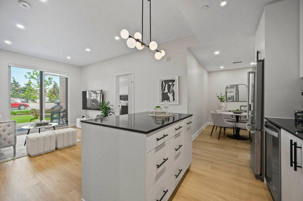 Oakville, ON L6H 0W5,168 Sabina DR #118