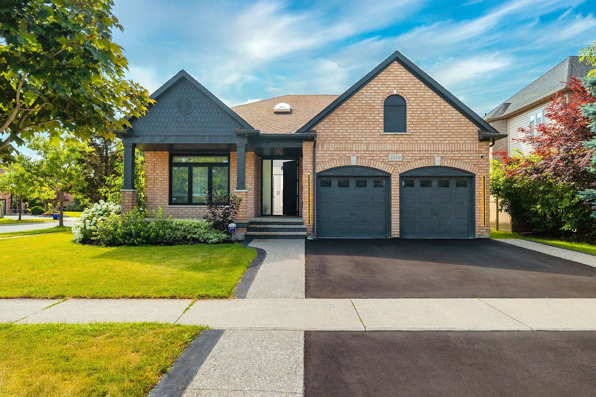 Burlington, ON L7M 4T4,2559 Armour CRES