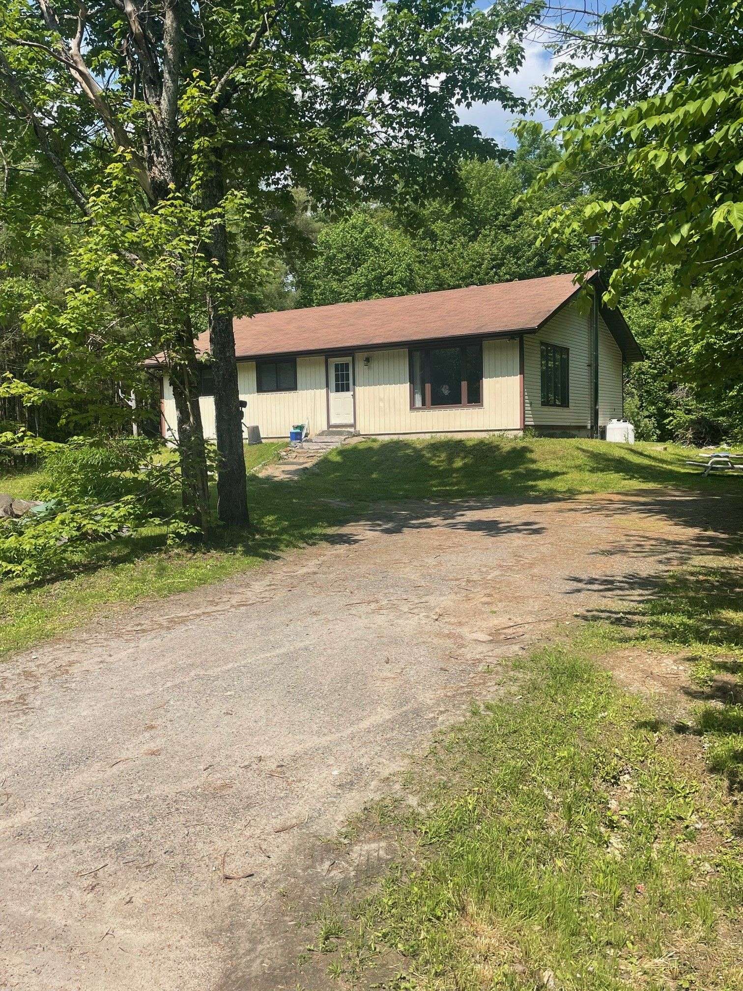 1044 Ashley LN, Bracebridge, ON P1L 1X1