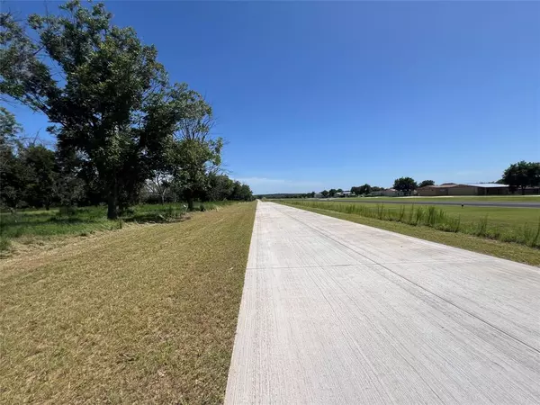 Granbury, TX 76049,955 E Landings Drive