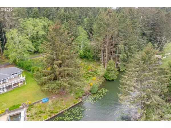 Lincoln City, OR 97367,203 NE Lake DR
