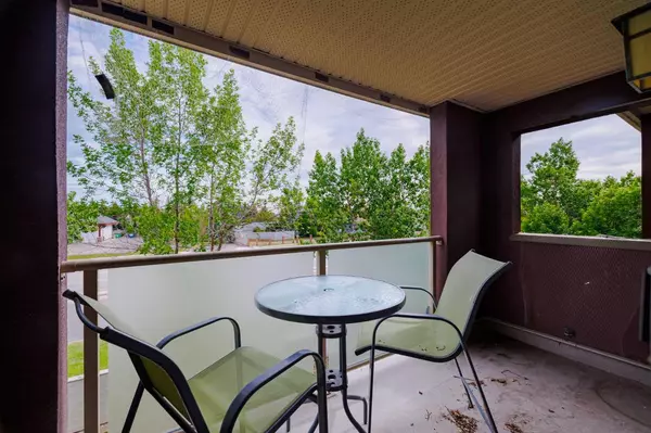 Calgary, AB T3A 3Y5,2833 Edenwold HTS NW #2833