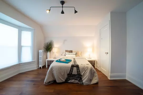 Toronto E02, ON M4L 3P9,20 Herbert AVE #Upper