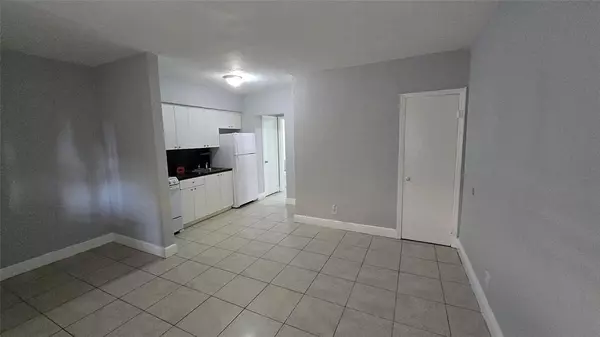1012 NW 2nd Ave #3, Hallandale Beach, FL 33009