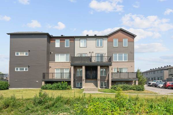 62 Affinity Private, Barrhaven, ON K2J 6R5