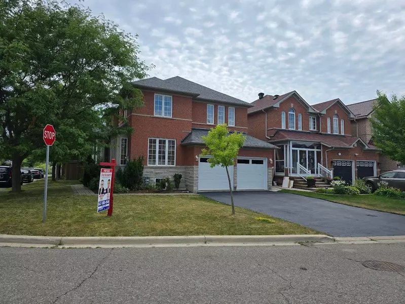 14 Martineau RD, Brampton, ON L6P 1H2