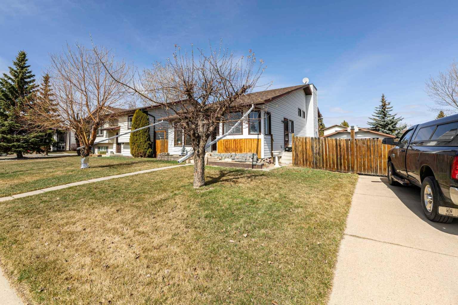 Red Deer, AB T4P 2Y5,76 Reeves CRES