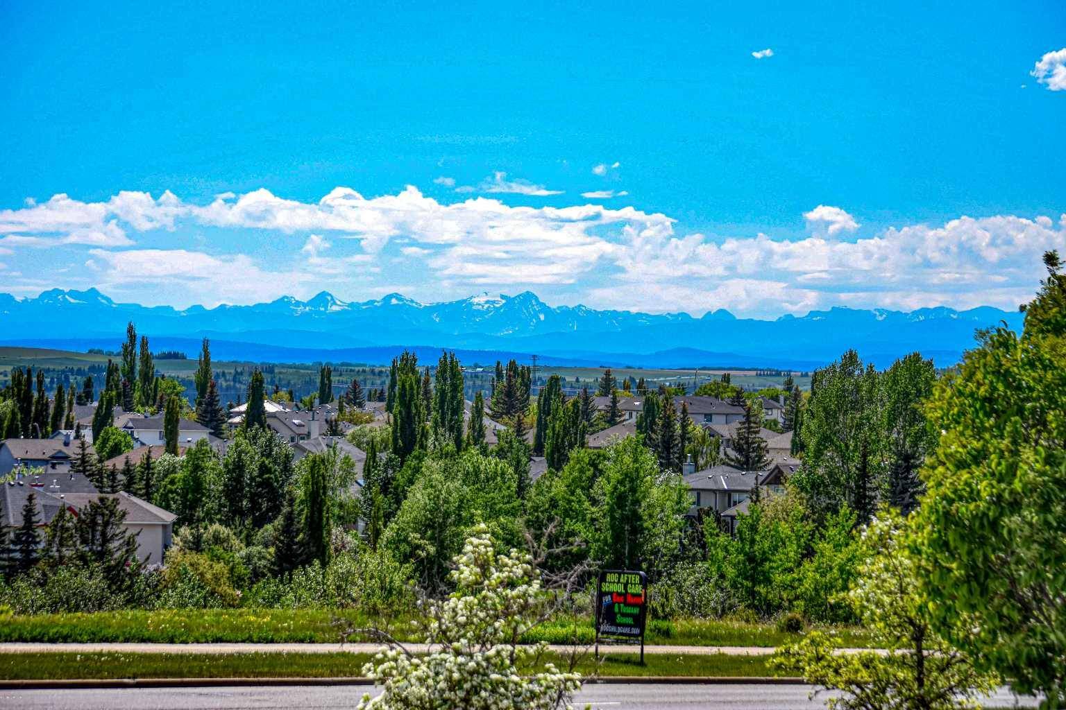 166 Tuscarora Close NW, Calgary, AB T3L 2E3